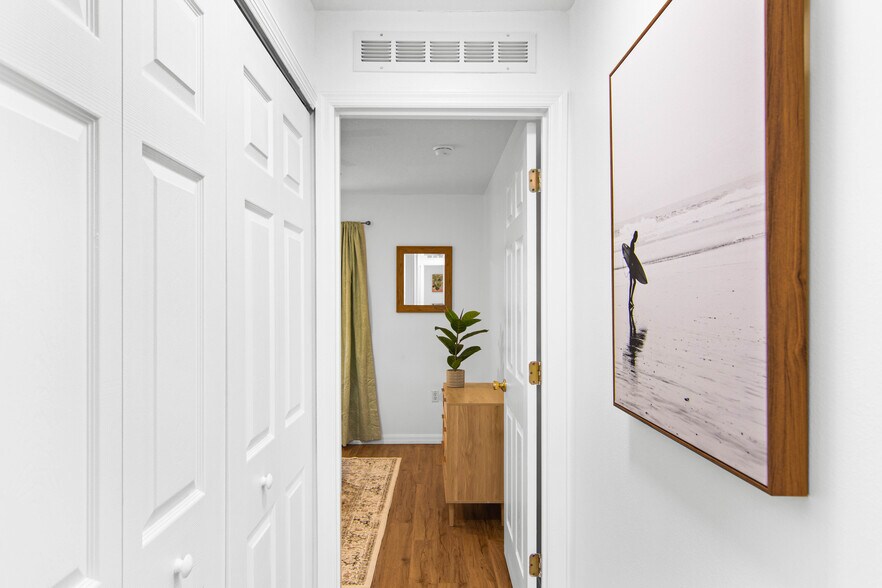 Building Photo - 2470 Compass Pointe Dr