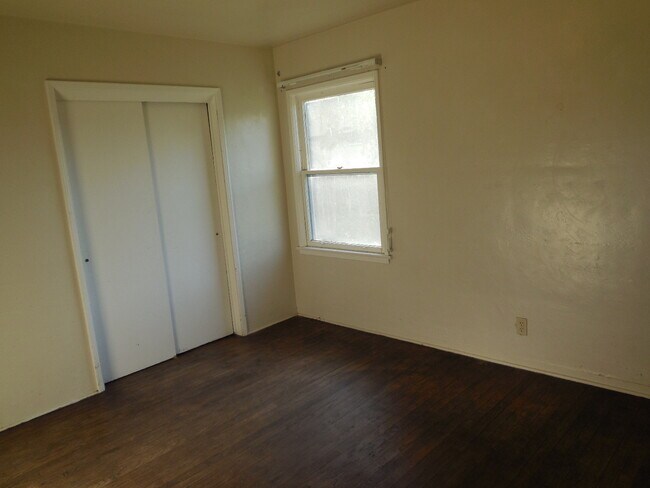 Building Photo - 456 Drakeley Ave