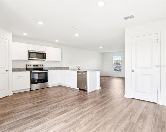 Building Photo - 673 Hillview Lp