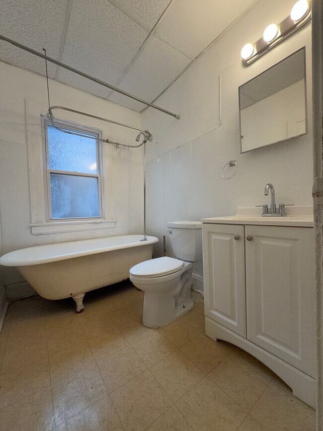 Building Photo - 457 E 148th St