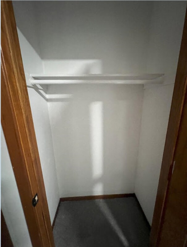 Building Photo - 2 S Wickham Ct