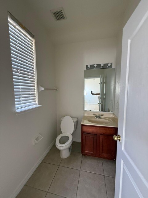Half bathroom - 1630 J Lawson Blvd