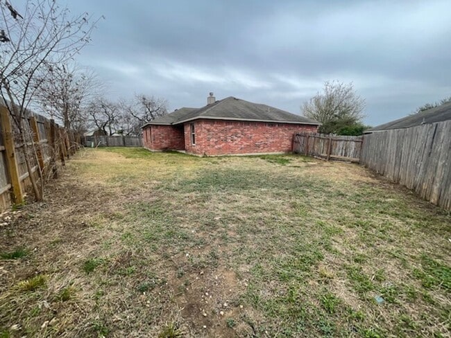Building Photo - Beautiful One Story Home on a cul-de-sac near Lackland AFB
