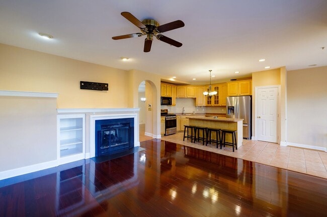 Building Photo - Luxury Townhome in the Heart of the Kentlands