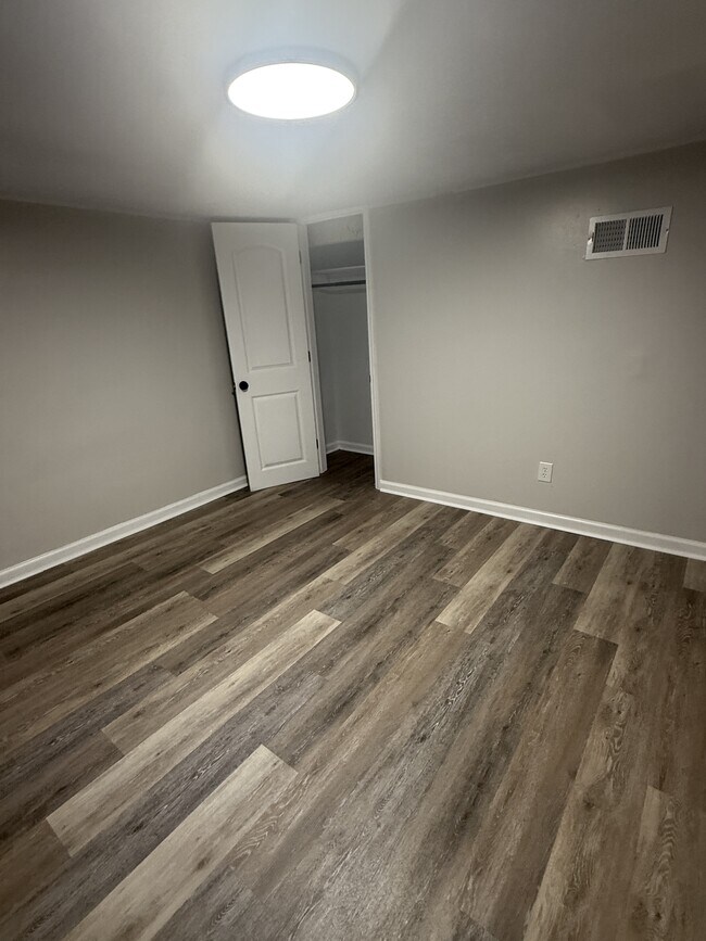 Building Photo - 729 80th Pl S