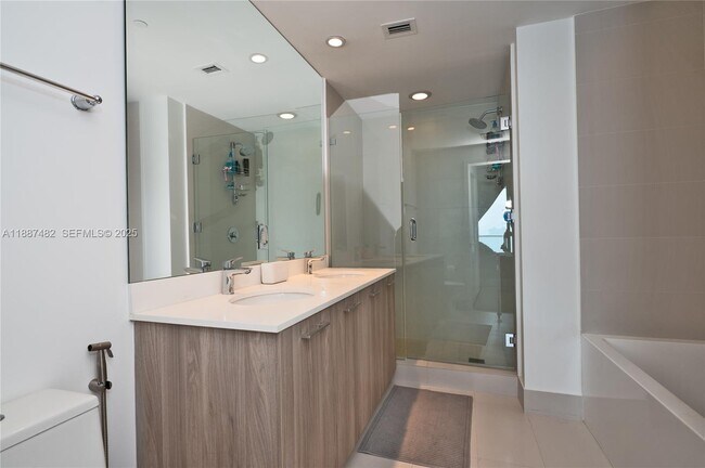 Building Photo - 501 NE 31st St