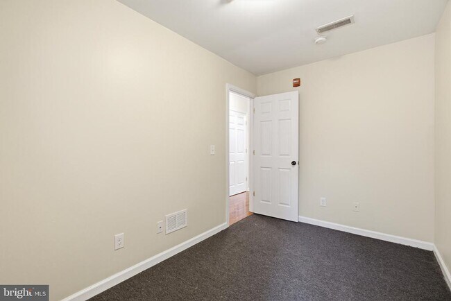Building Photo - 2238 N Park Ave