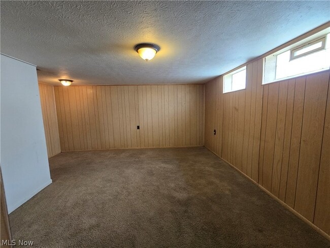Building Photo - 16200 Edgewood Ct