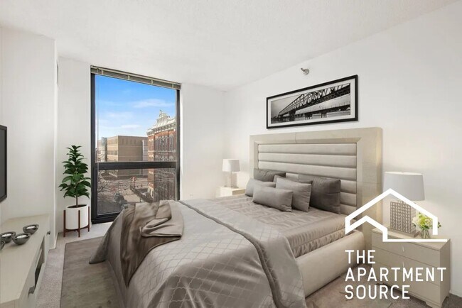 Building Photo - 1000 N La Salle Dr