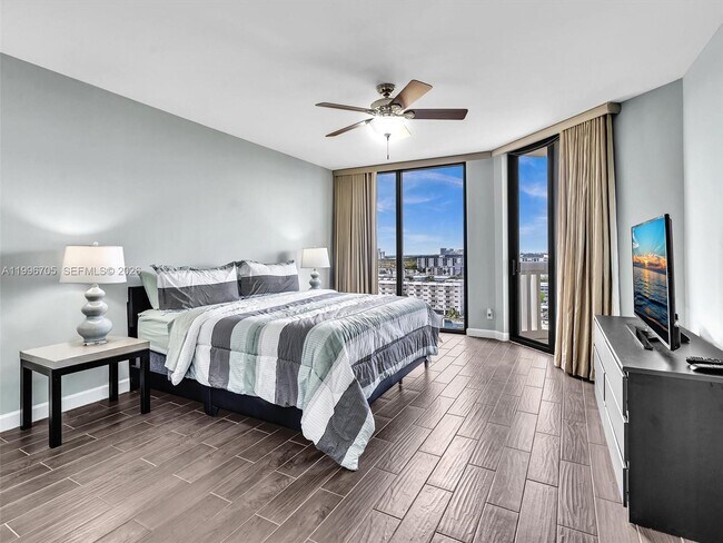 Building Photo - 2000 Island Blvd