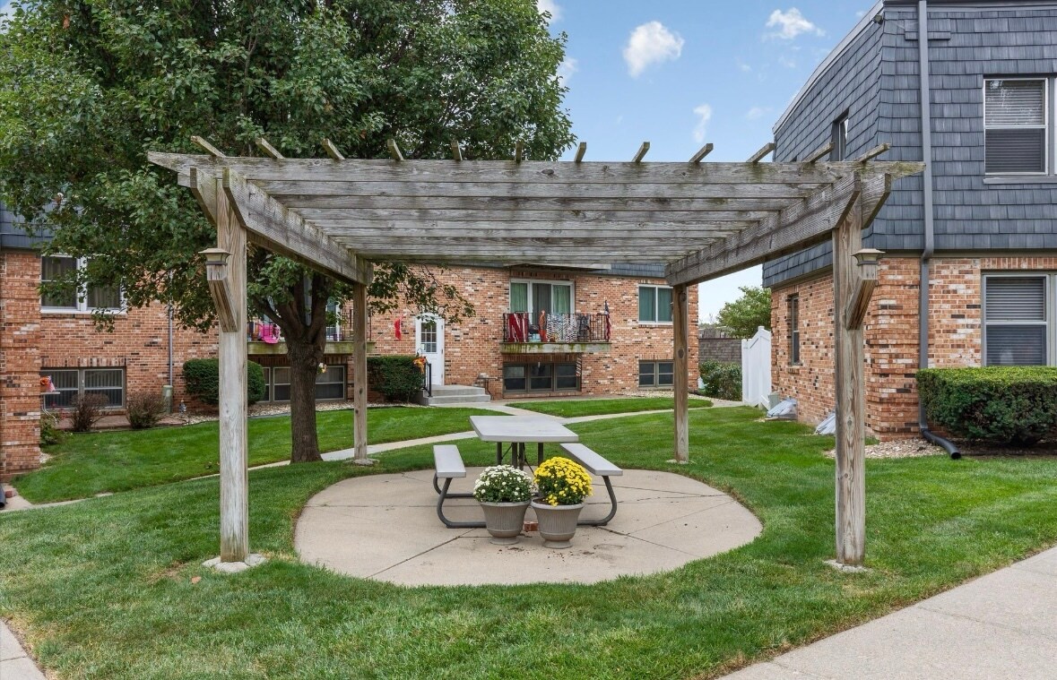 Building Photo - 12727 Woodcrest Plz