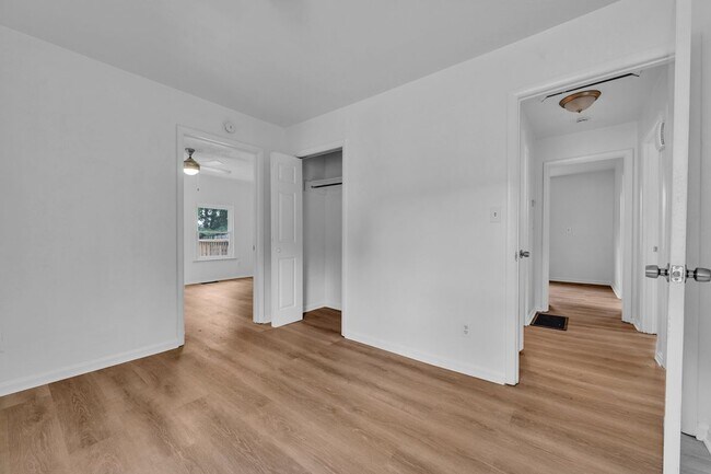 Building Photo - 208 17th Ave SW