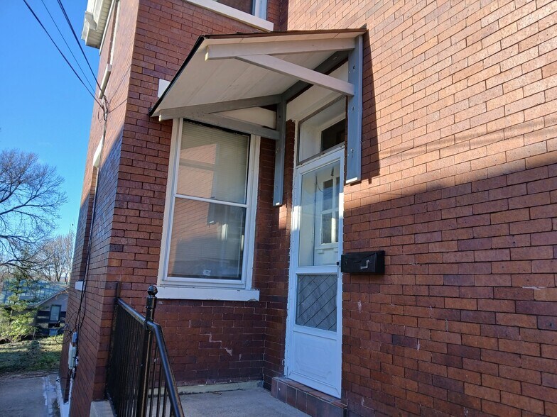 Building Photo - 2401 Fairview Ave