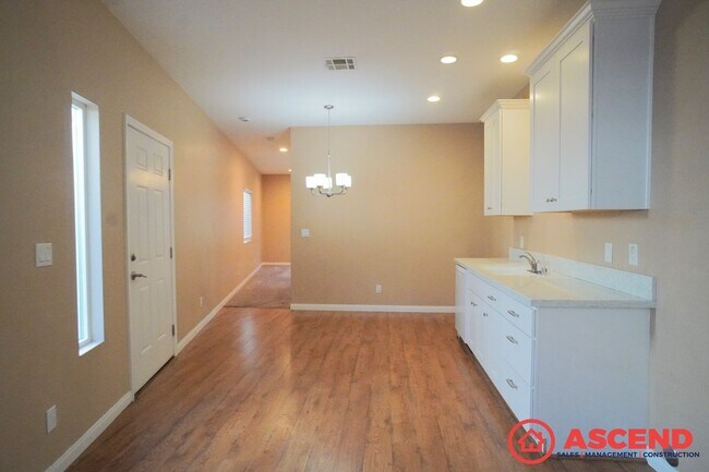 Building Photo - Dreamy Home in Rosedale Area With MIL Suite!