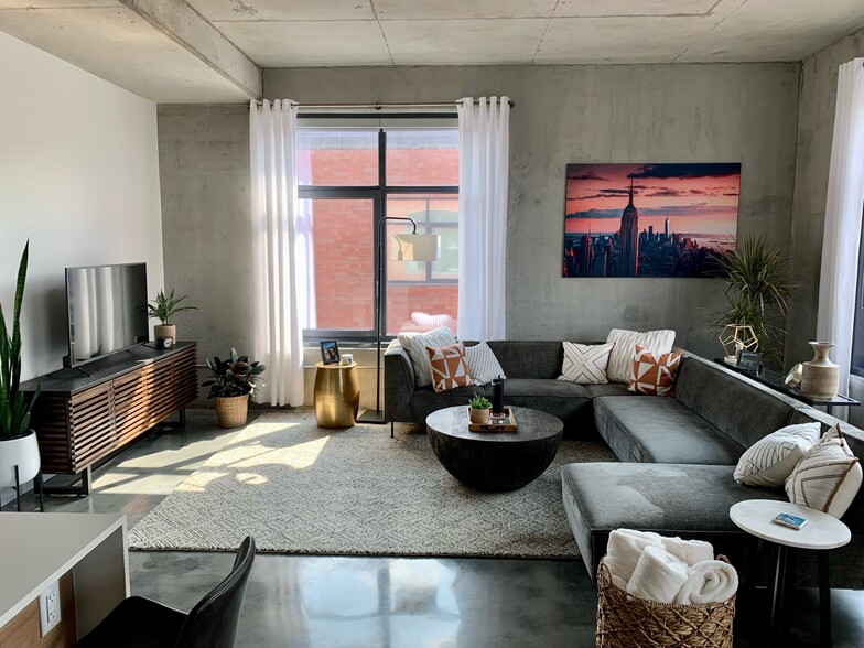 Spacious Living Spaces - Second and Delaware Apartments