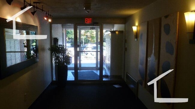 Building Photo - Coolidge Corner 2 Bed Available Now