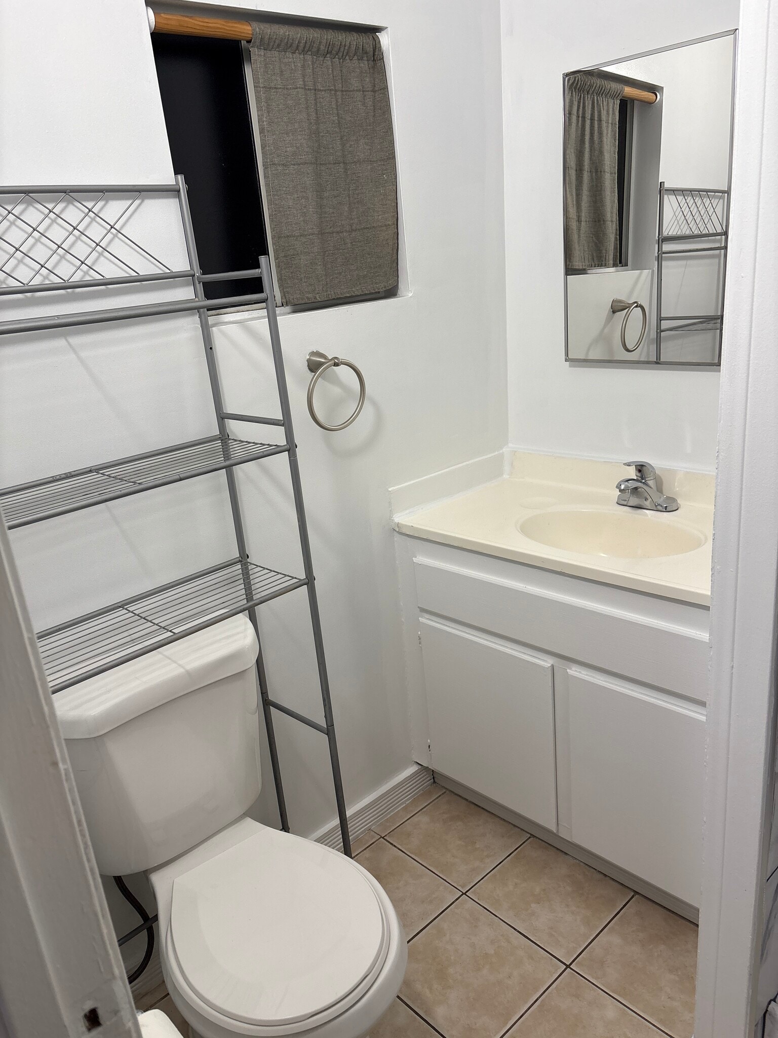 Bathroom - 3334 Altura Ave