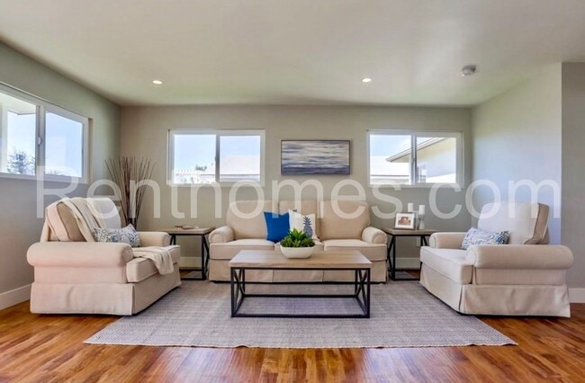 Building Photo - Bay Ho, 3225 Jappa Ave, Rmdled, 15 Solar P...