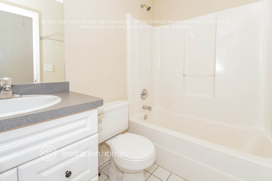 Building Photo - 23 Roxbury Ln