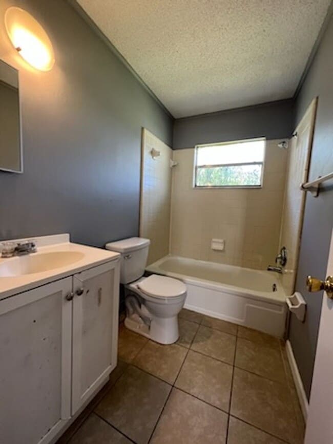 Building Photo - 3401 Ave R NW