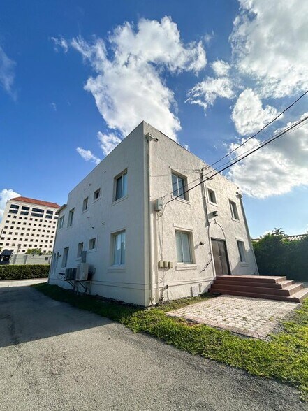 Building Photo - 29 Oviedo Ave