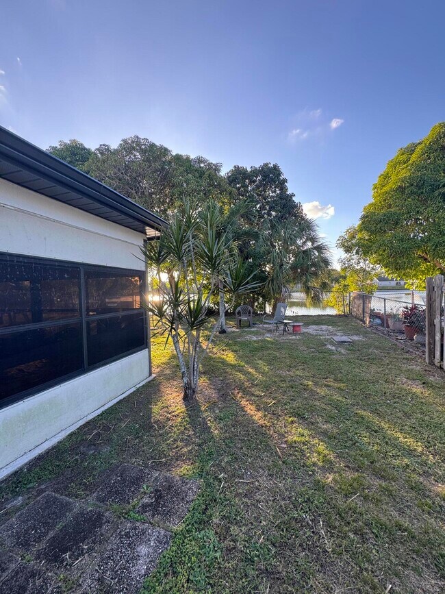 Building Photo - 1371 Thornbank Ln