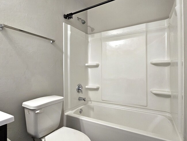 Building Photo - Harrah Haven: Exceptional 3 Bed, 2 Bath Re...