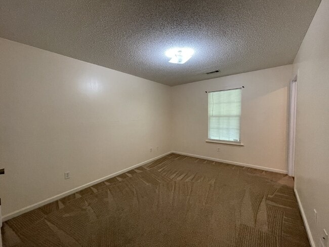 Building Photo - Duplex for Rent