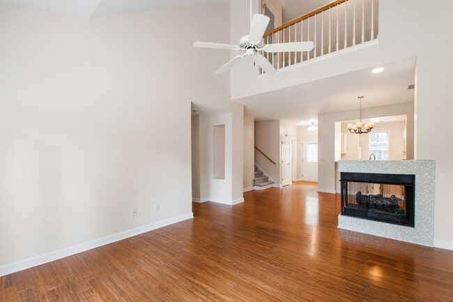Building Photo - Lovely 3 bedroom townhome in fantastic Ral...