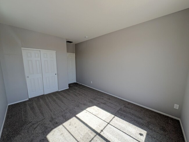 Building Photo - 3 Bedroom Home in the Beacon Heights Commu...