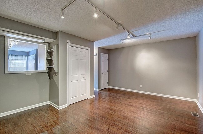 Building Photo - 200 Arrowhead Dr