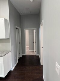 Building Photo - 462 S Hampton Rd