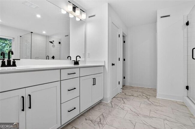 Building Photo - 608 Avondale Pk Cir