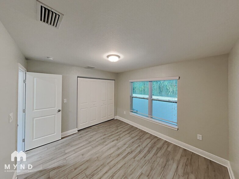 Building Photo - 12733 N Ola Ave