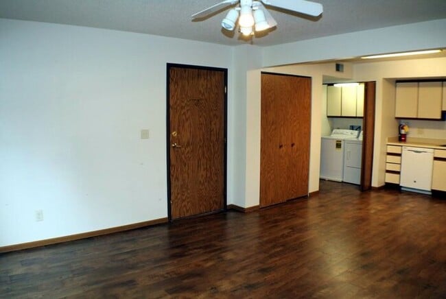 Building Photo - $1,125 | 2 Bedroom, 1 Bathroom Condo | Pet Friendly* | Available for August 1st, 2026 Move In!