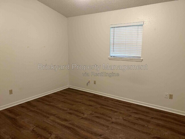 Building Photo - 3008 Charlinda Dr