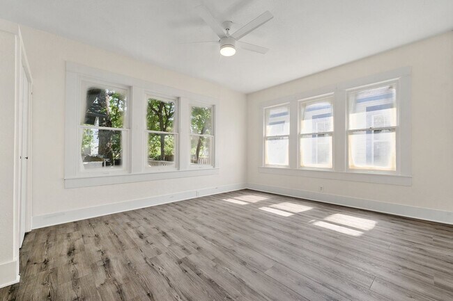 Building Photo - Upgraded and ready 5 bed 2 bath home next door to the 3 bed 2 bath home