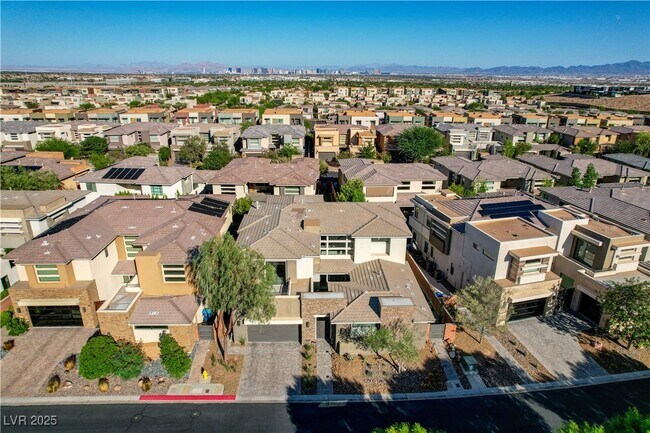 Building Photo - 68 Grey Feather Dr