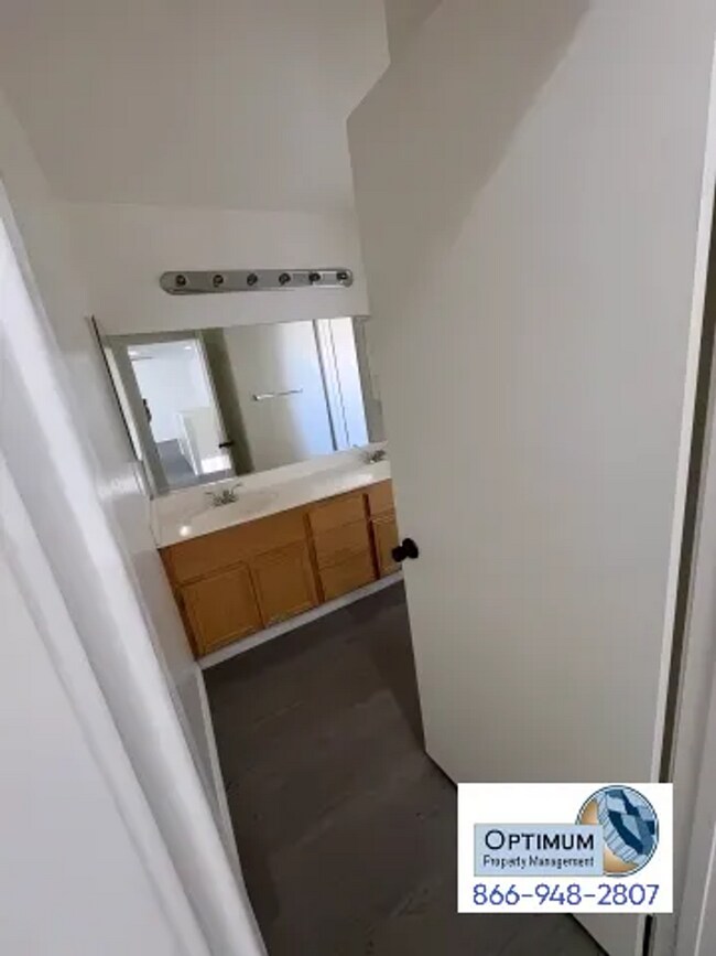 Building Photo - Spacious 5-Bedroom, 3-Bathroom Home with Loft in Victorville