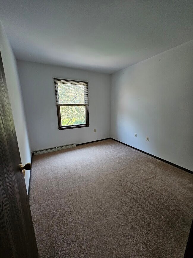 Building Photo - 915 Southgate Dr
