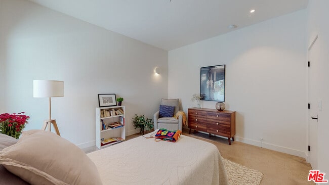 Building Photo - 4865 Wicopee Ave