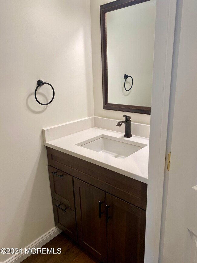 Building Photo - 66 Holly Dr