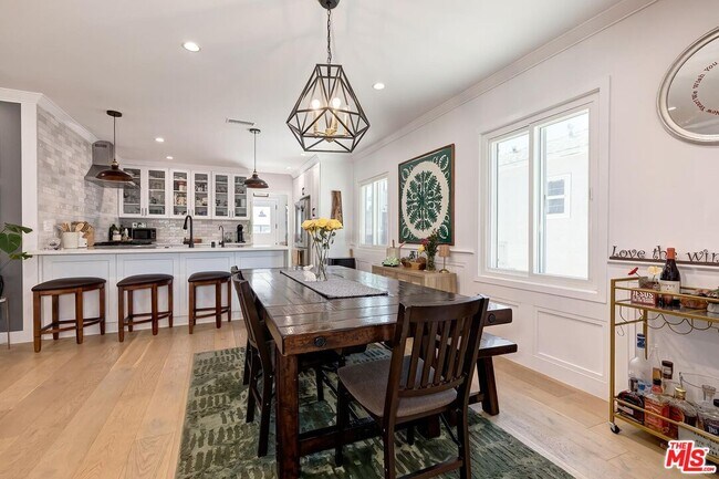 Building Photo - 6700 W 85th Pl