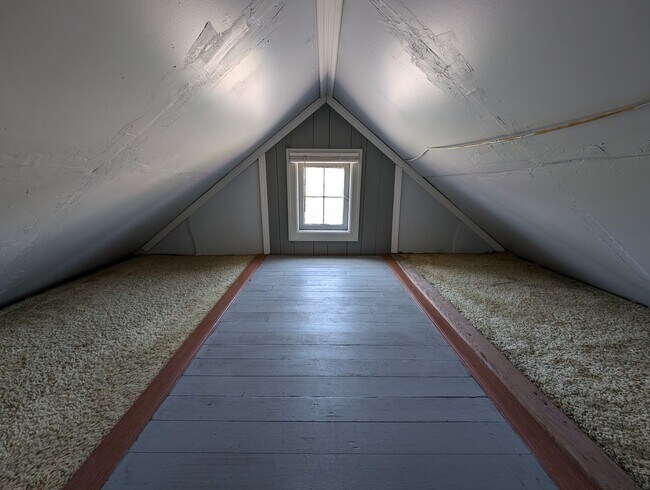 Building Photo - Large Bremerton Original for Rent! Over 23...