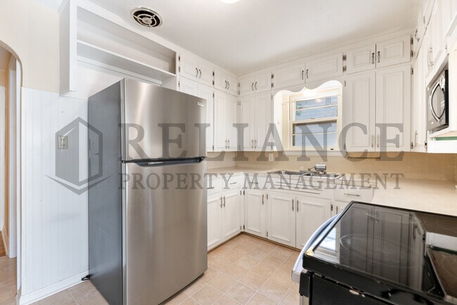 Building Photo - 853 N Terrace Dr