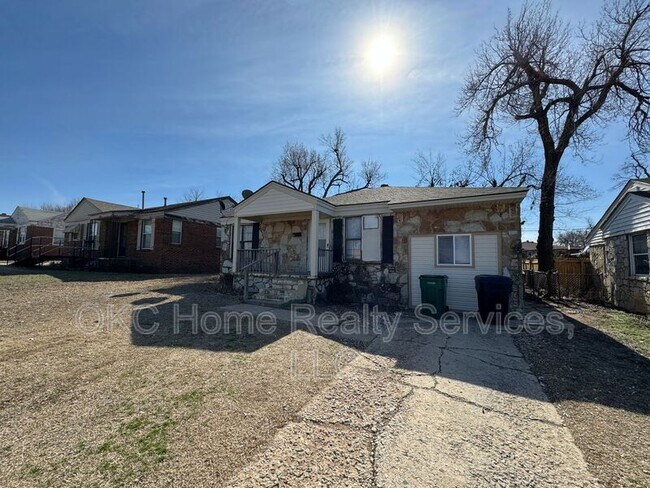 Primary Photo - 2216 NE 24th St