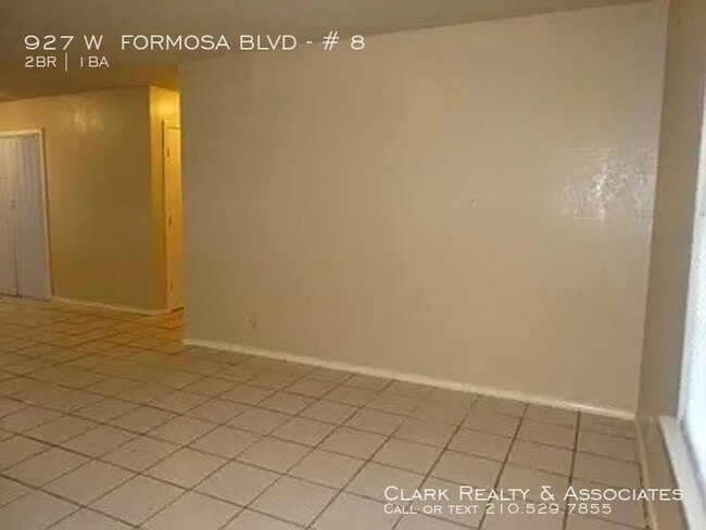 Building Photo - 927 W. Formosa #8, San Antonio, TX. 78221