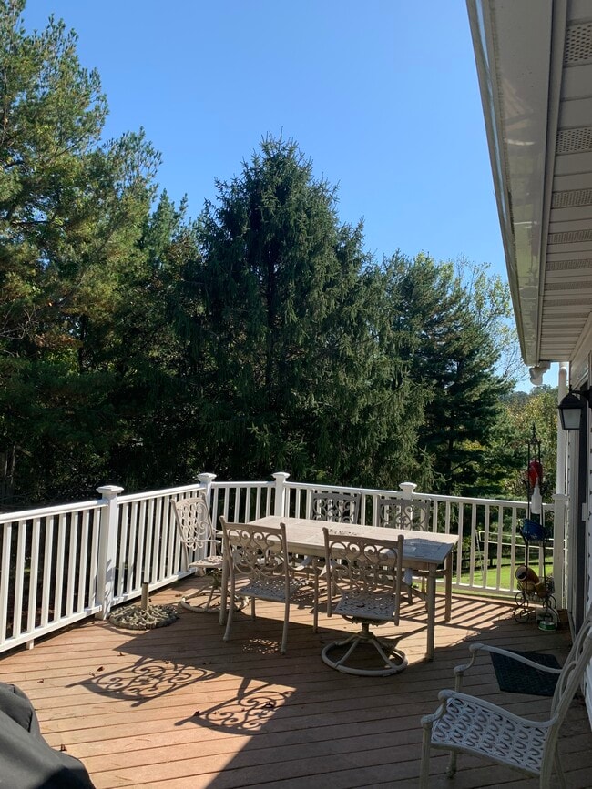 Building Photo - 1005 Horizon Rd