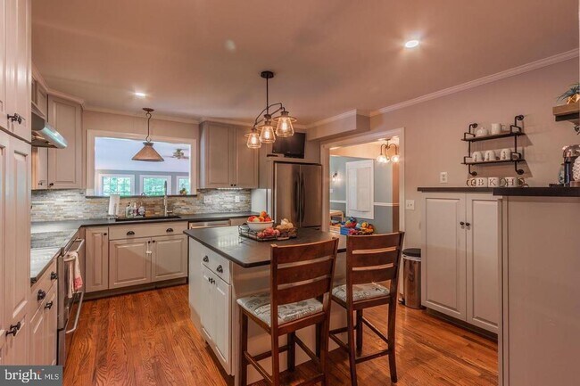 Building Photo - 607 Lancaster St