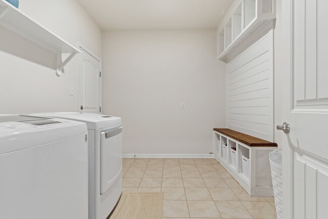 Laundry Room - 388 Lakeshore Vlg E